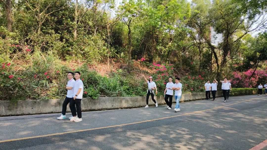 覽紅花湖美景，鑄藍柯路精神
