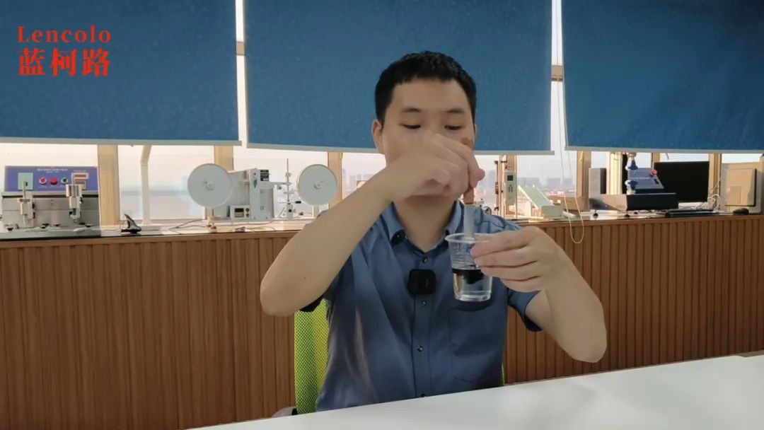 加色性好，添加一點色精或色漿即可攪拌分散均勻